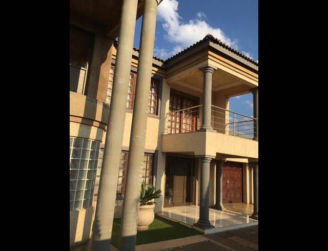 5 BEDROOM HOUSE FOR SALE IN CHROOM PARK